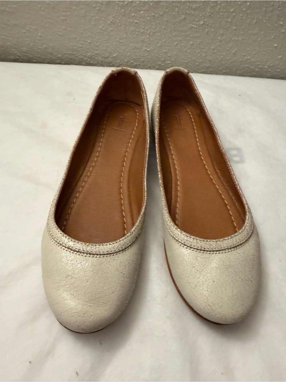 Frye Women’s Cream Ballet Flats - Classic Slip-On Comfort, pre-owned,SZ8